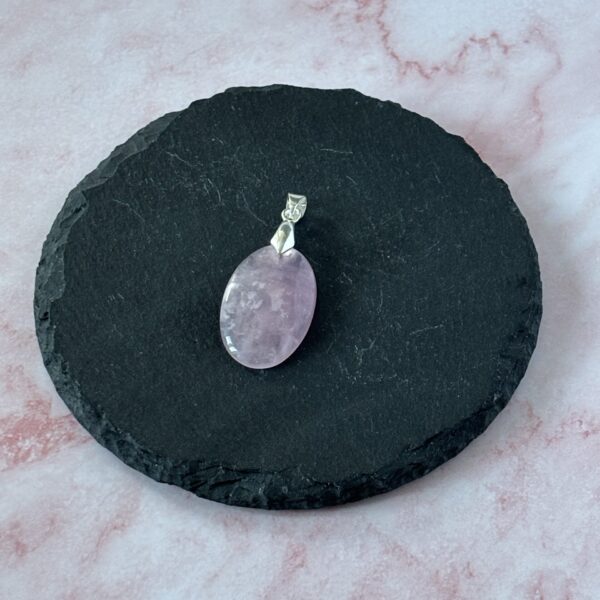 Pendentif pierre quartz rose – harmonie et bien-être émotionnel