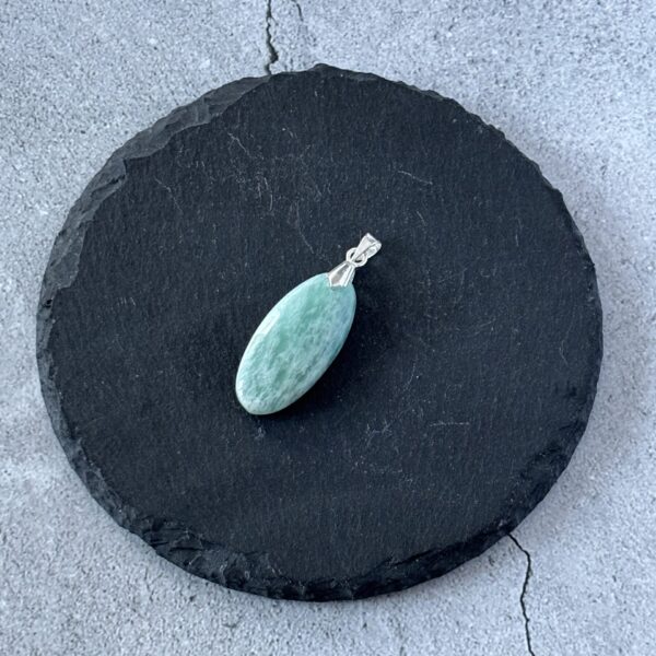 Amazonite verte – pendentif artisanal aux vertus calmantes