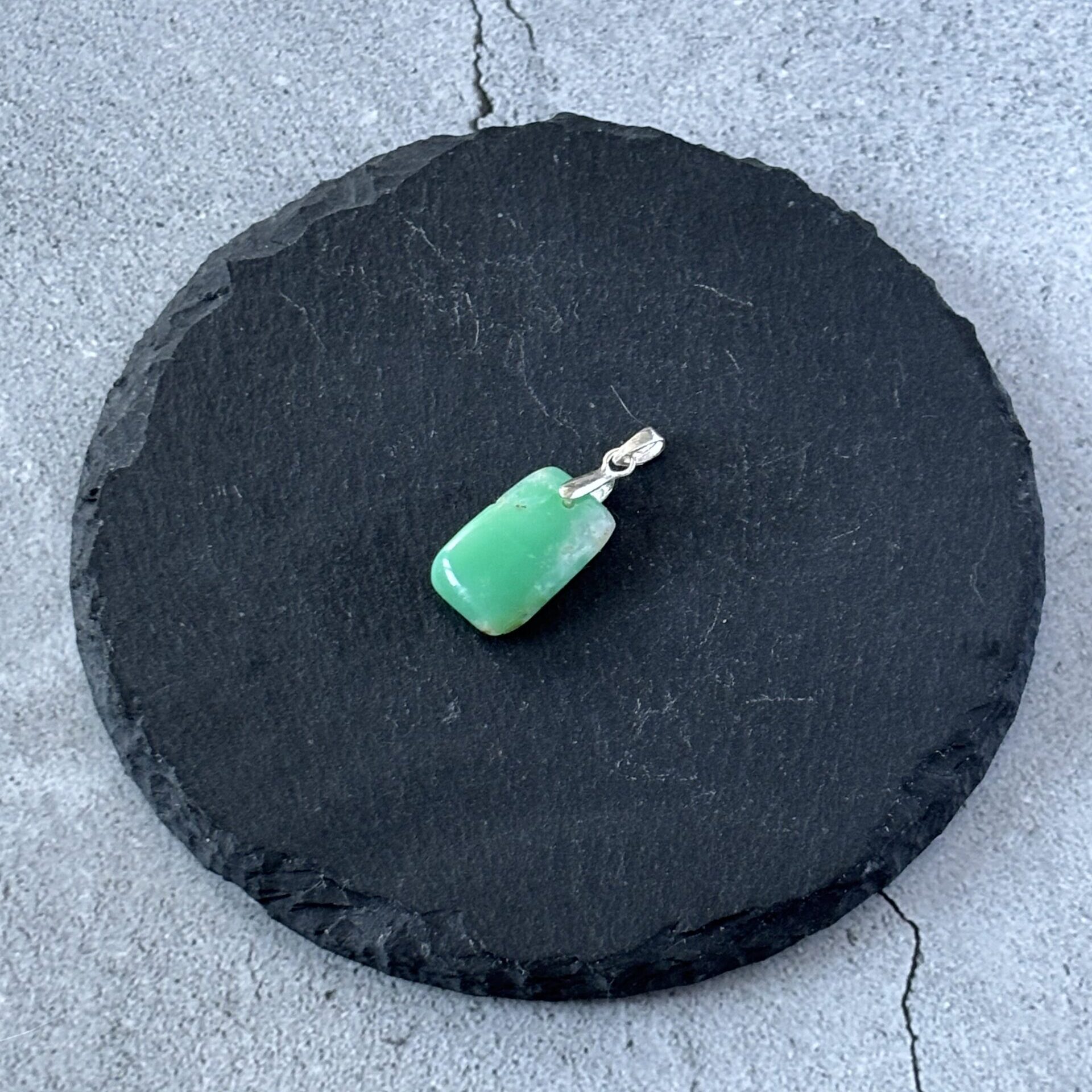 Pendentif chrysoprase naturelle – pierre de renouveau et d’harmonie