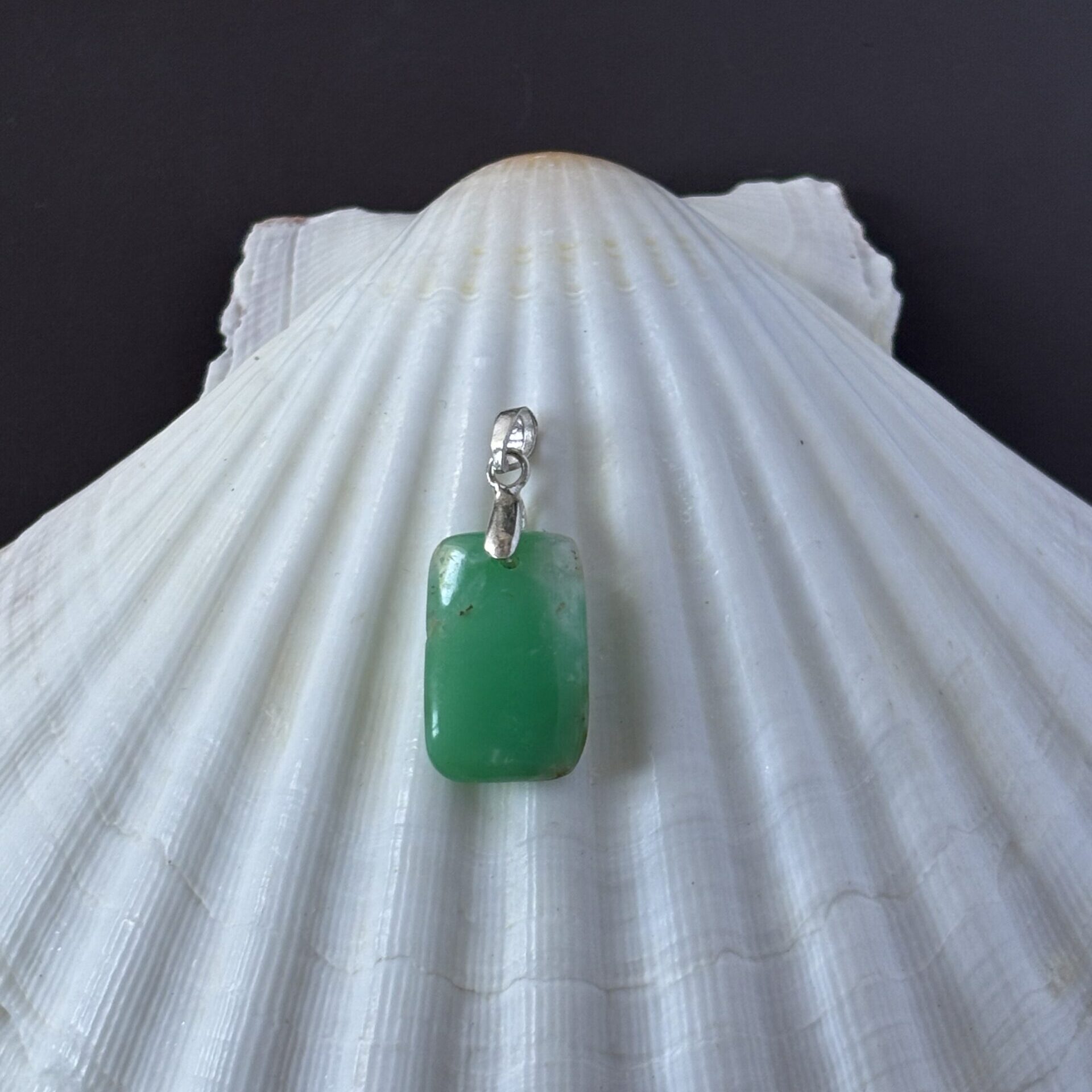 Pendentif pierre chrysoprase – sérénité et ouverture du cœur