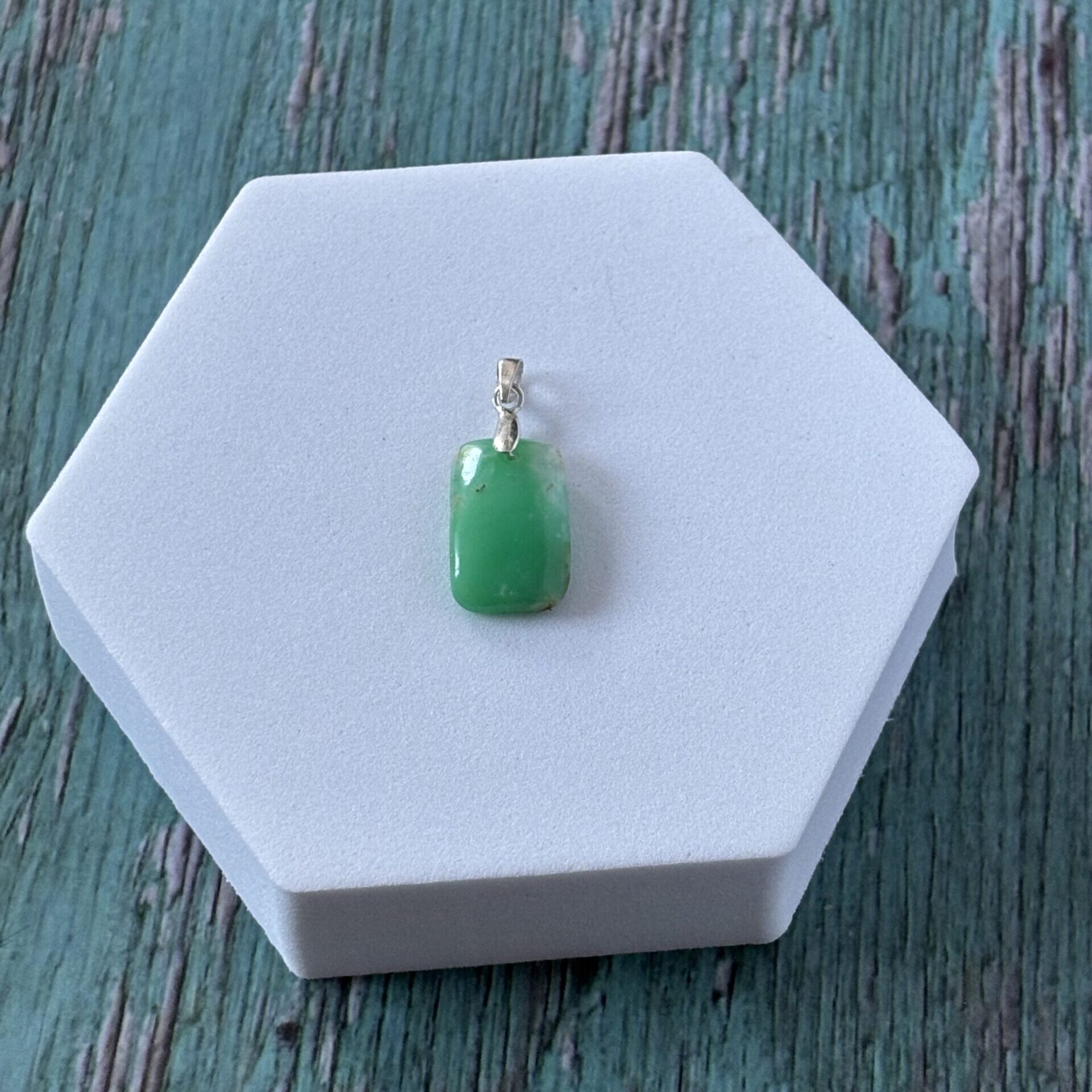 Chrysoprase verte – pendentif artisanal aux vertus apaisantes