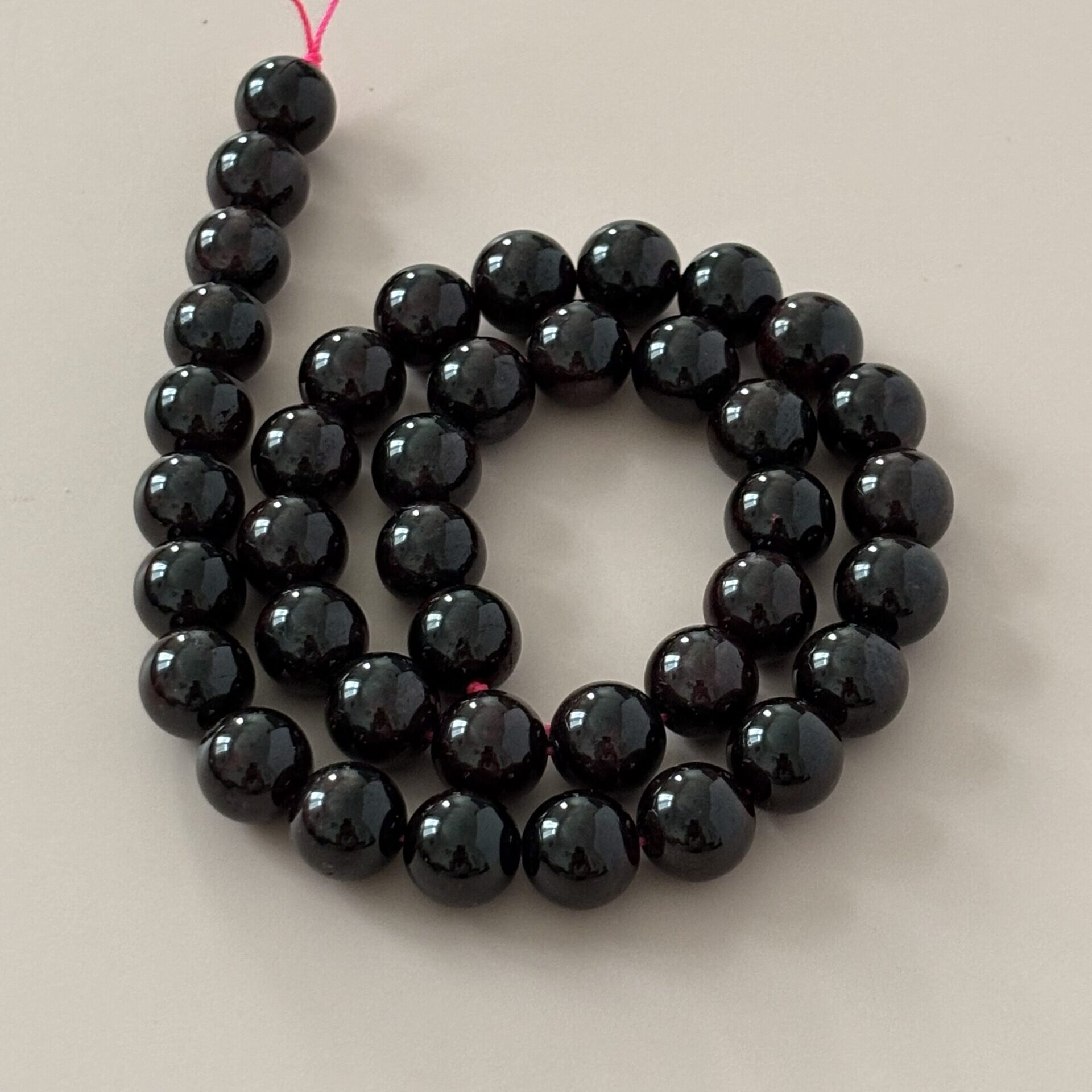 Perles rondes 10 mm en grenat véritable