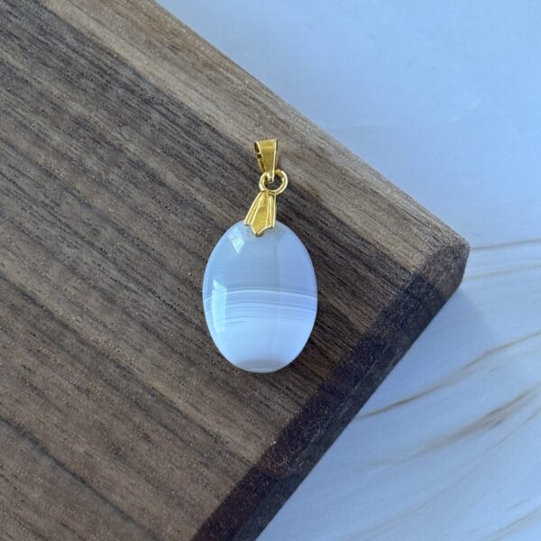 Pendentif ovale agate rubanée – pierre naturelle d’équilibre et de protection