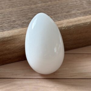 Œuf de yoni en jade blanc – bienfaits lithothérapie pour réduire stress, favoriser harmonie et confiance en soi