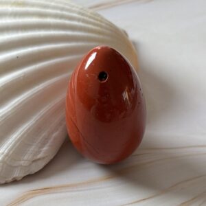 Œuf de yoni jaspe rouge naturel – renforce le plancher pelvien et stimule la force intérieure