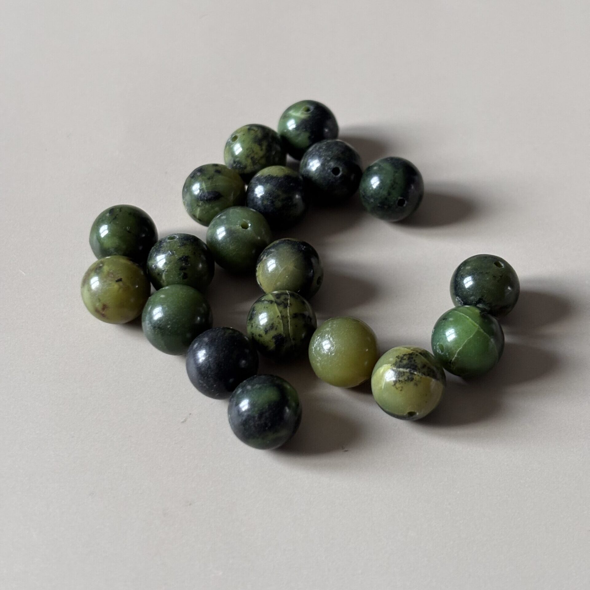 Perles rondes en jade néphrite 10 mm pour bijoux
