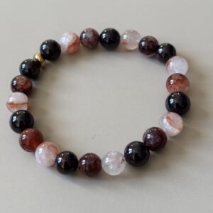 Bracelet astrologique Capricorne en grenat naturel et quartz hématoïde, perles rouges et pierre de stabilité