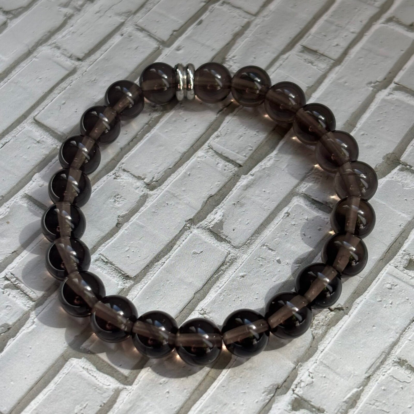 bracelet obsidienne larme d apache porté poignet perles noires naturelles bijou lithotherapie