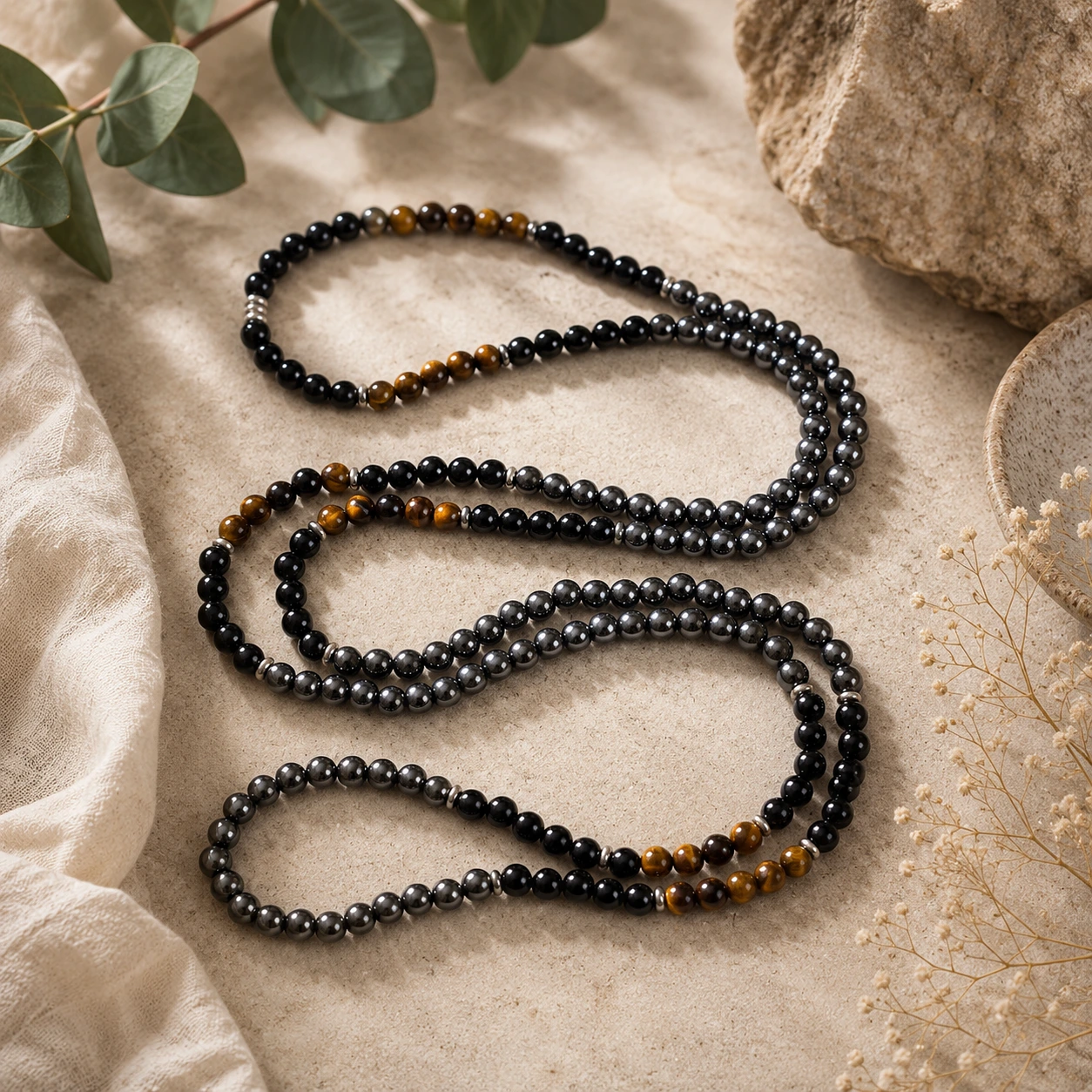 Collier long fait main en perles 6 mm d’hématite, œil de tigre et agate noire