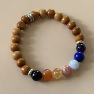 Bracelet 7 chakras bois exotique perles naturelles tourmaline cornaline citrine rhodochrosite calcédoine lapis lazuli améthyste équilibre énergétique.